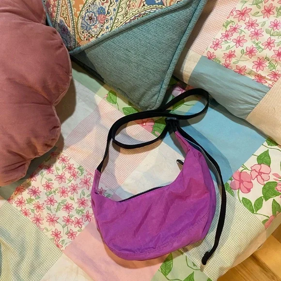 Baggu mini crescent extra pink crossbody bag uo - Picture 3 of 3